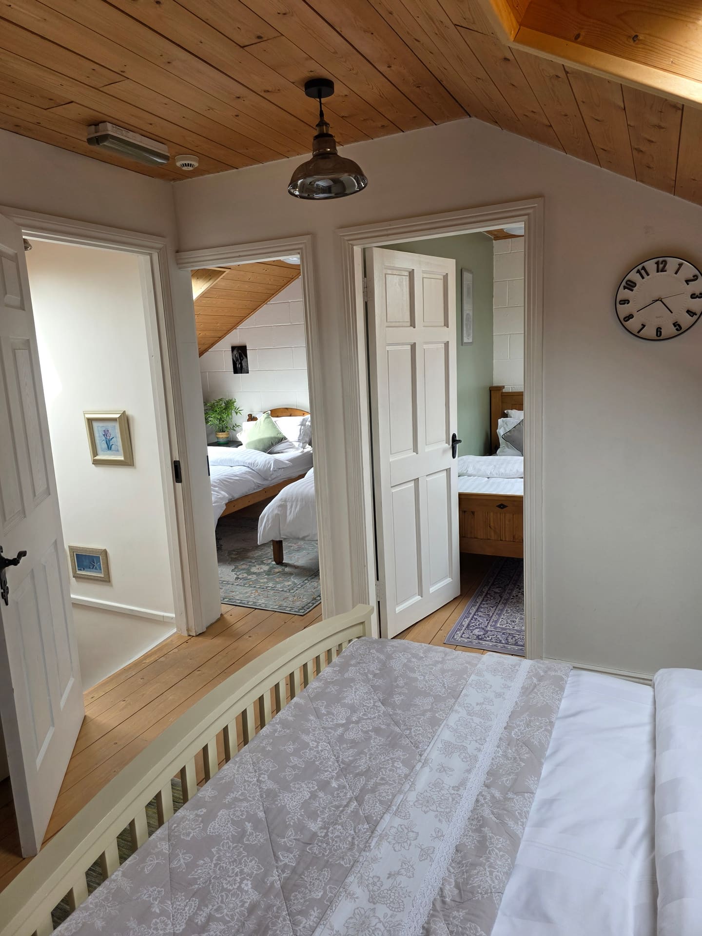 Landing between king and twin rooms
