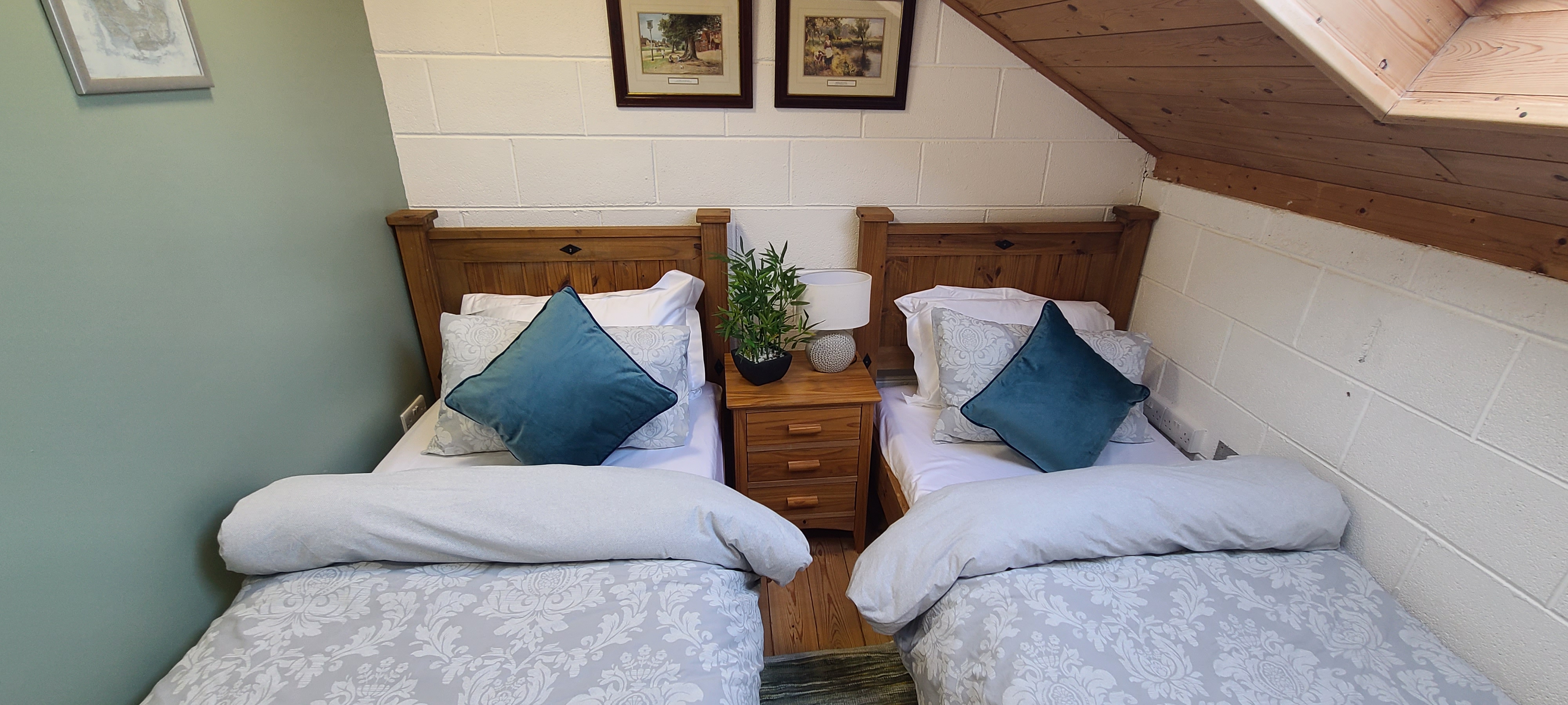 Twin room 2